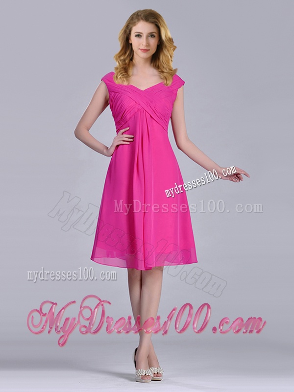 Hot Pink Empire Knee-length Chiffon Ruching Short Dama Dress for Graduation