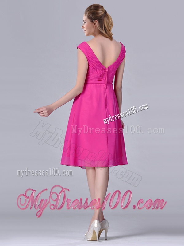 Hot Pink Empire Knee-length Chiffon Ruching Short Dama Dress for Graduation