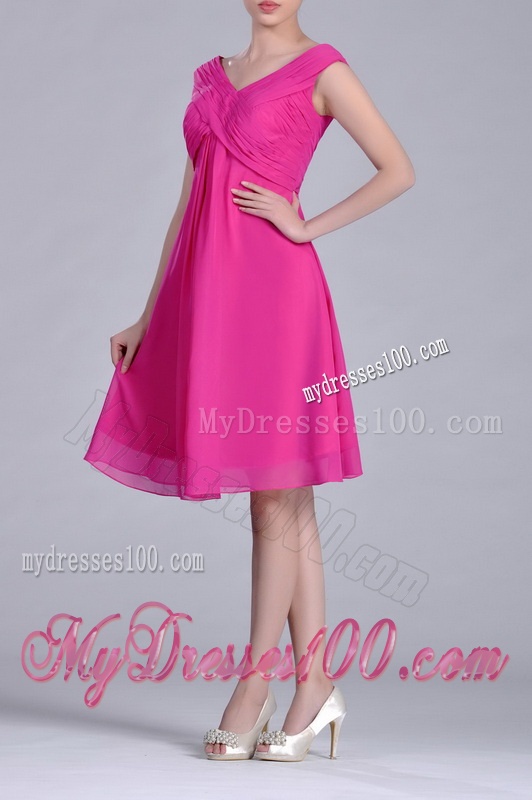 Hot Pink Empire Knee-length Chiffon Ruching Short Dama Dress for Graduation