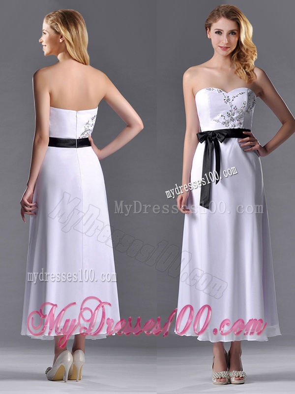Popular Tea Length White Dama Dress with Appliques and Belt