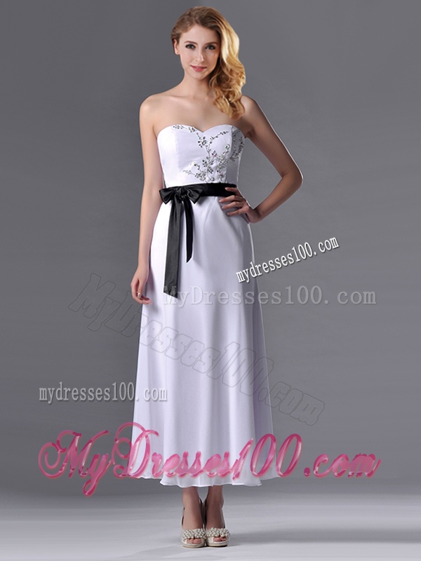 Popular Tea Length White Dama Dress with Appliques and Belt