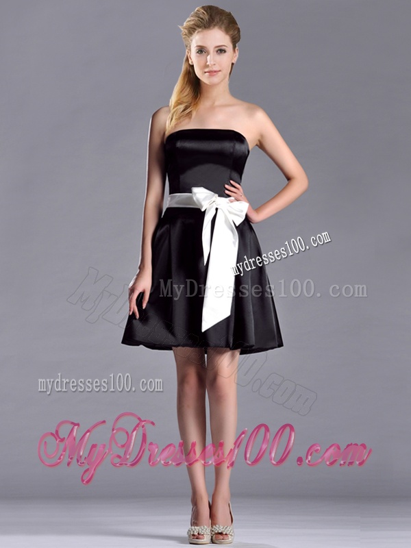 Romantic A Line Strapless White Be-ribboned Short Mother of The Bride Dress in Black