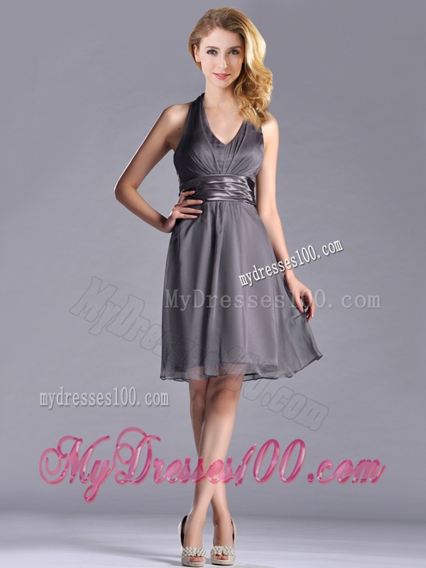 Romantic Chiffon Halter Top Knee Length Mother of The Bride Dress in Grey