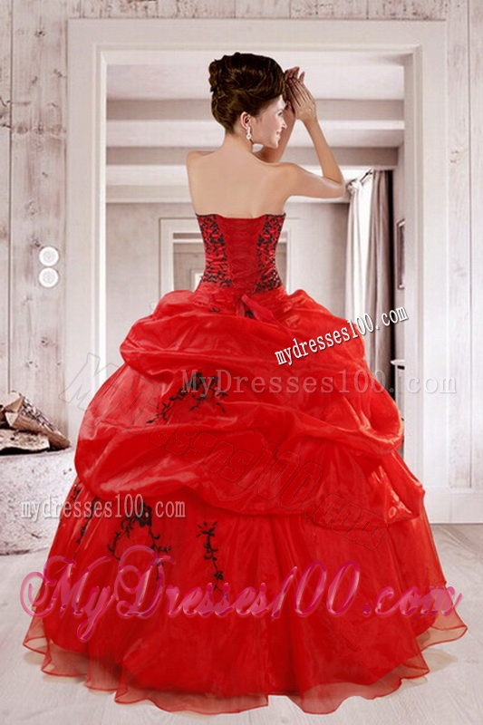 2016 Perfect Red Quinceanera Dresses with Appliques and Pick Ups