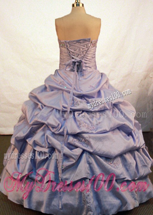 Handle-made Flowers Pick-ups Appliques Quinceanera Gown in Lilac