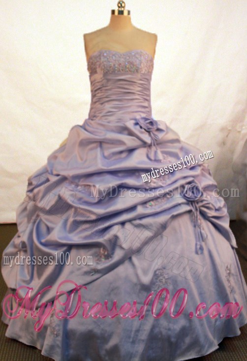 Handle-made Flowers Pick-ups Appliques Quinceanera Gown in Lilac