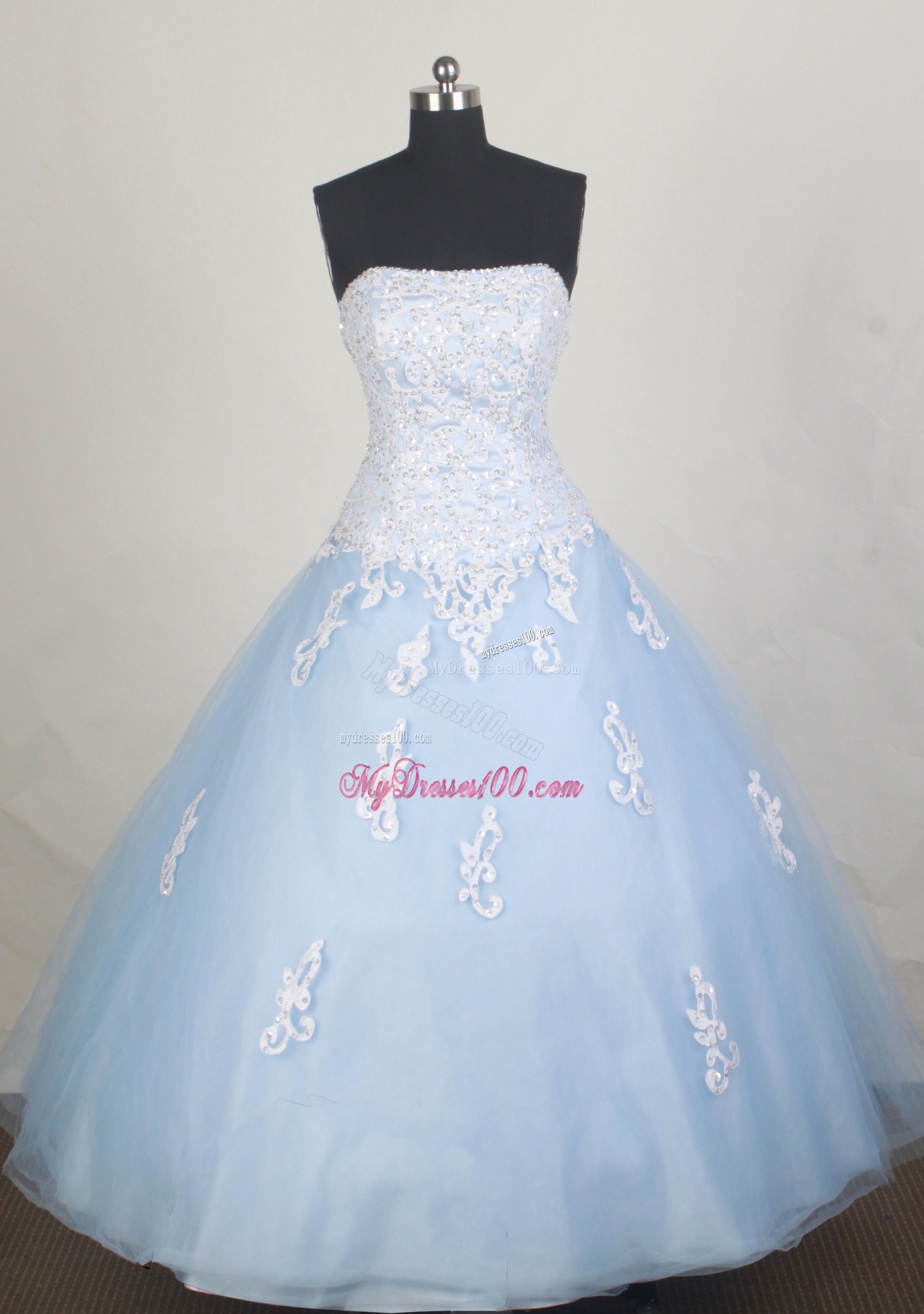 Beaded Appliques Decorate Dress for Quinceanera in Light Blue