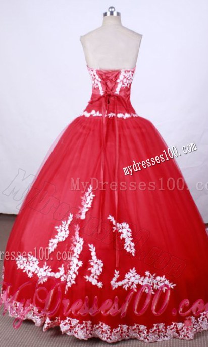 Slit Red Dress for Sweet 16 Decorated by White Floral Appliques