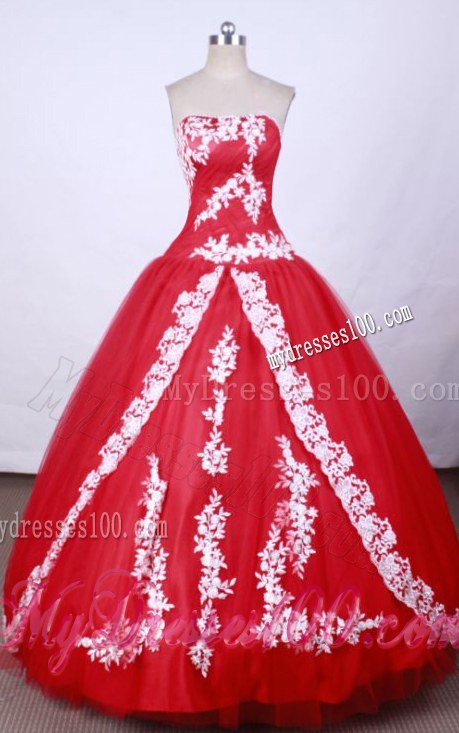 Slit Red Dress for Sweet 16 Decorated by White Floral Appliques