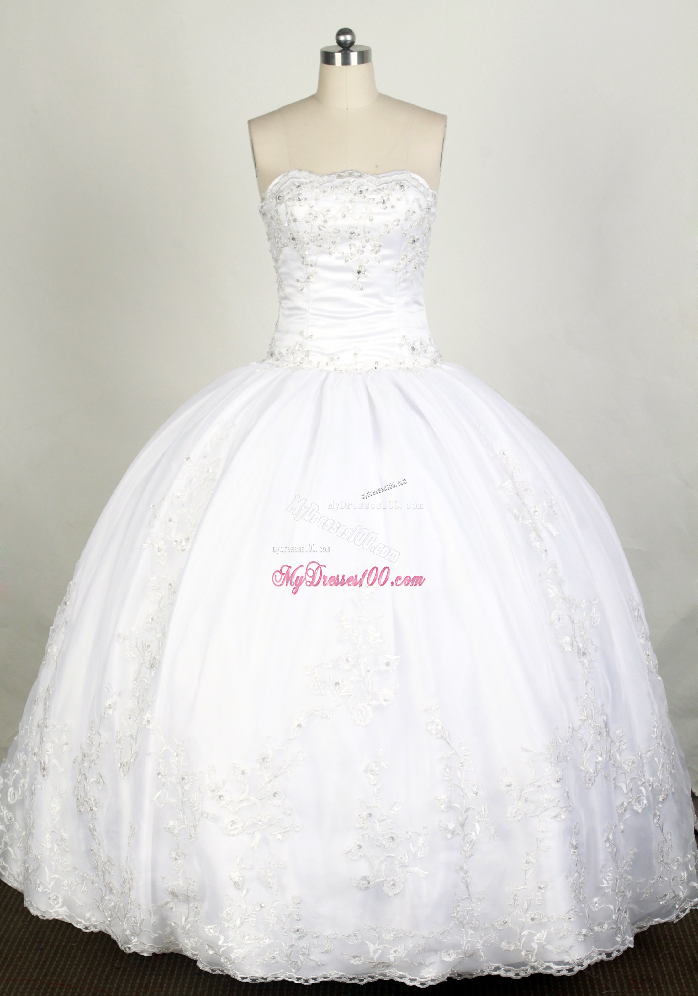 Puffy Quinceanera Dress Decorated with Jewelry and Lace Hemline