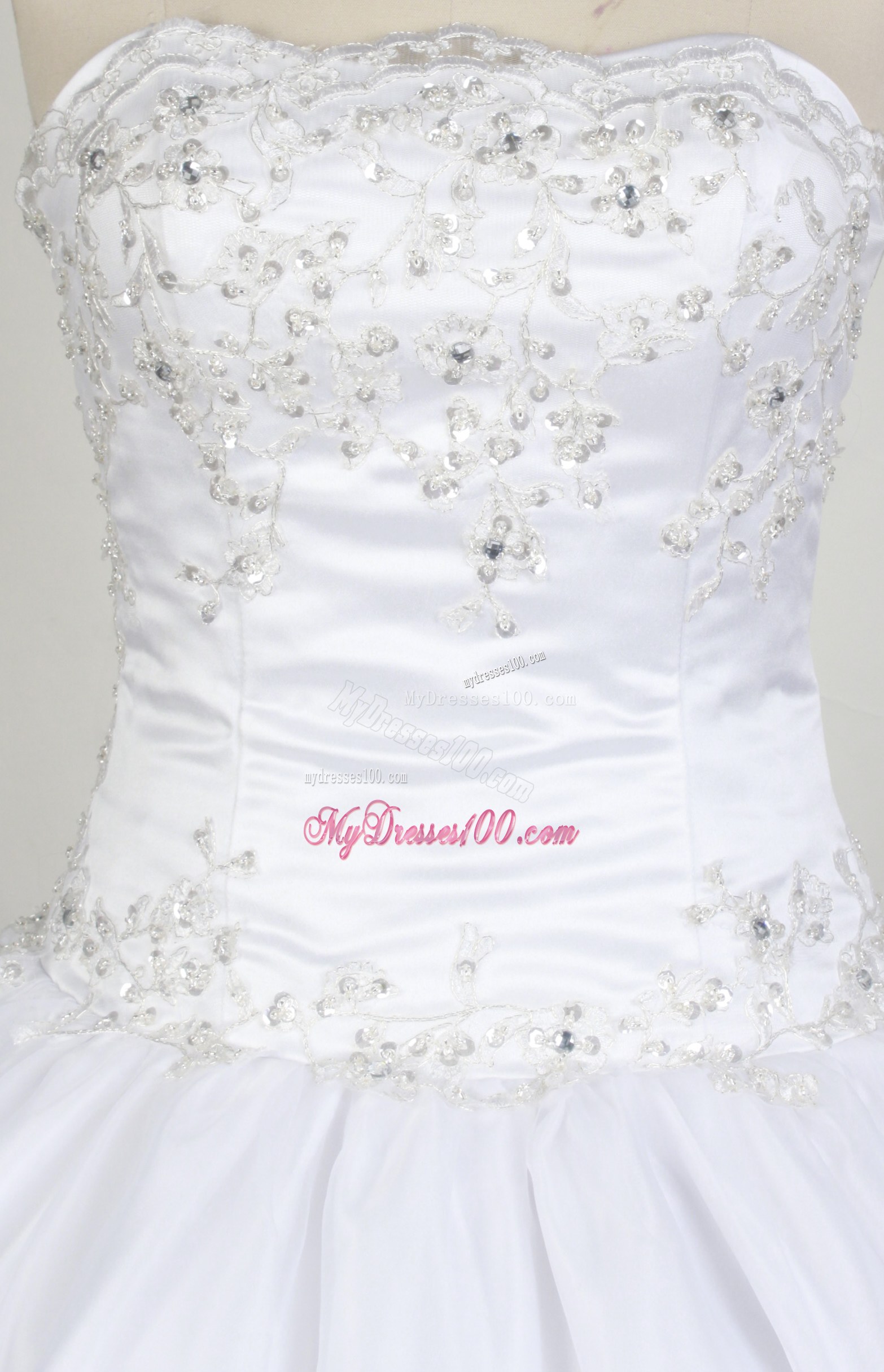 Puffy Quinceanera Dress Decorated with Jewelry and Lace Hemline