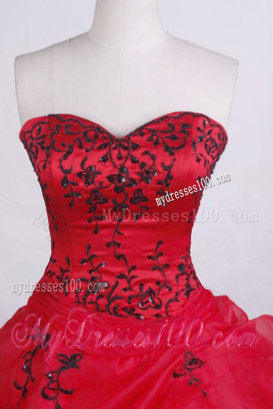 Red Pick-ups Quinceanera Dresses with Beading Black Embroidery