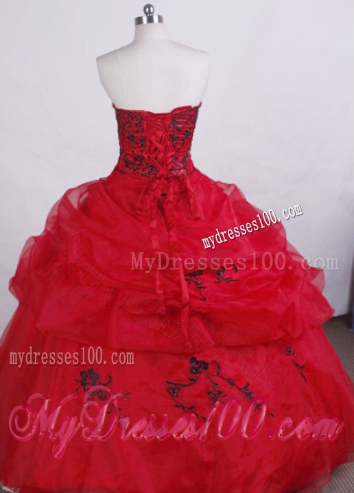 Red Pick-ups Quinceanera Dresses with Beading Black Embroidery