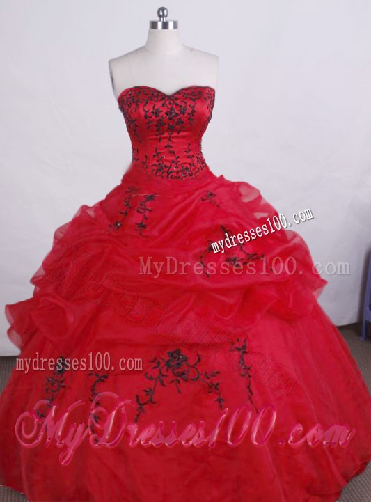 Red Pick-ups Quinceanera Dresses with Beading Black Embroidery