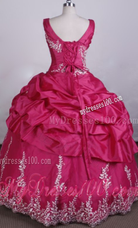 Fashionable V-Neck Pick-ups Sweet 15 Dresses with Lace Hemline