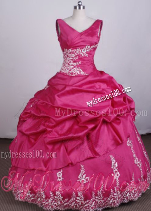 Fashionable V-Neck Pick-ups Sweet 15 Dresses with Lace Hemline
