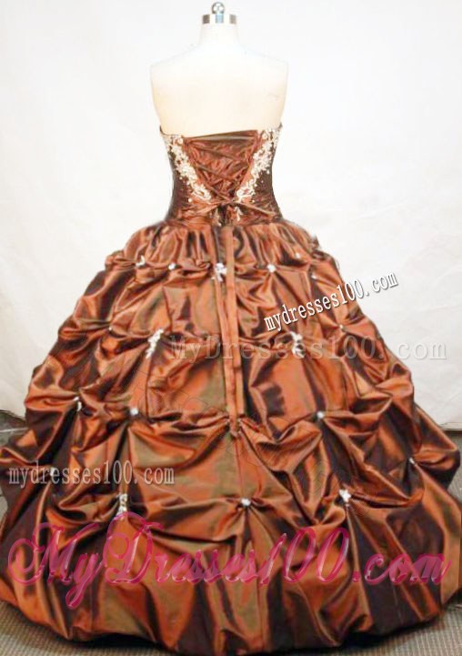Quinceanera Dresses with Ruching Pick-ups and Appliques