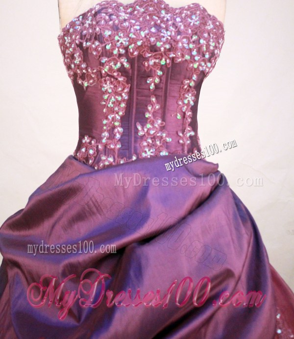 Appliques Decorate Hemline Burgundy Dresses with Drapped Skirt