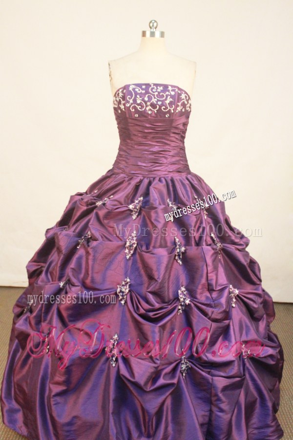 Elegant Purple Appliques Pick-ups Lace-up Back Quince Dresses