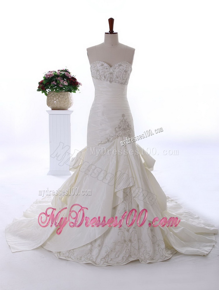Custom Made Embroidery Wedding Dresses with Court Train