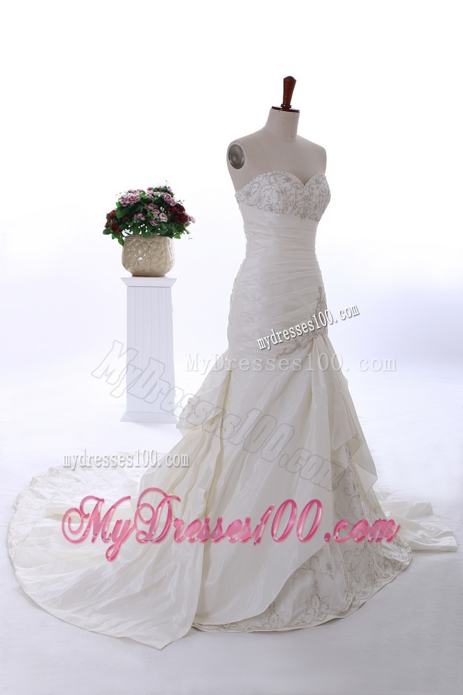 Custom Made Embroidery Wedding Dresses with Court Train