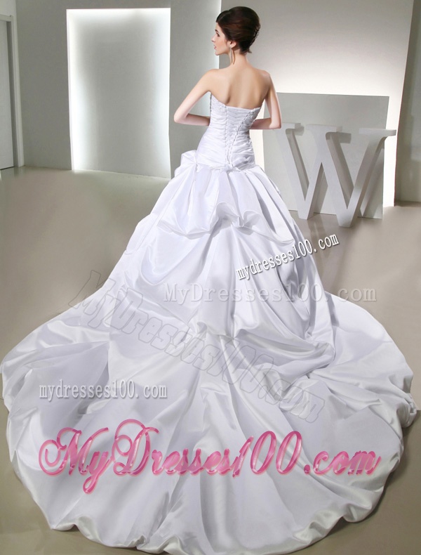 Luxurious Ball Gown Strapless Wedding Dress with Appliques and Ruching
