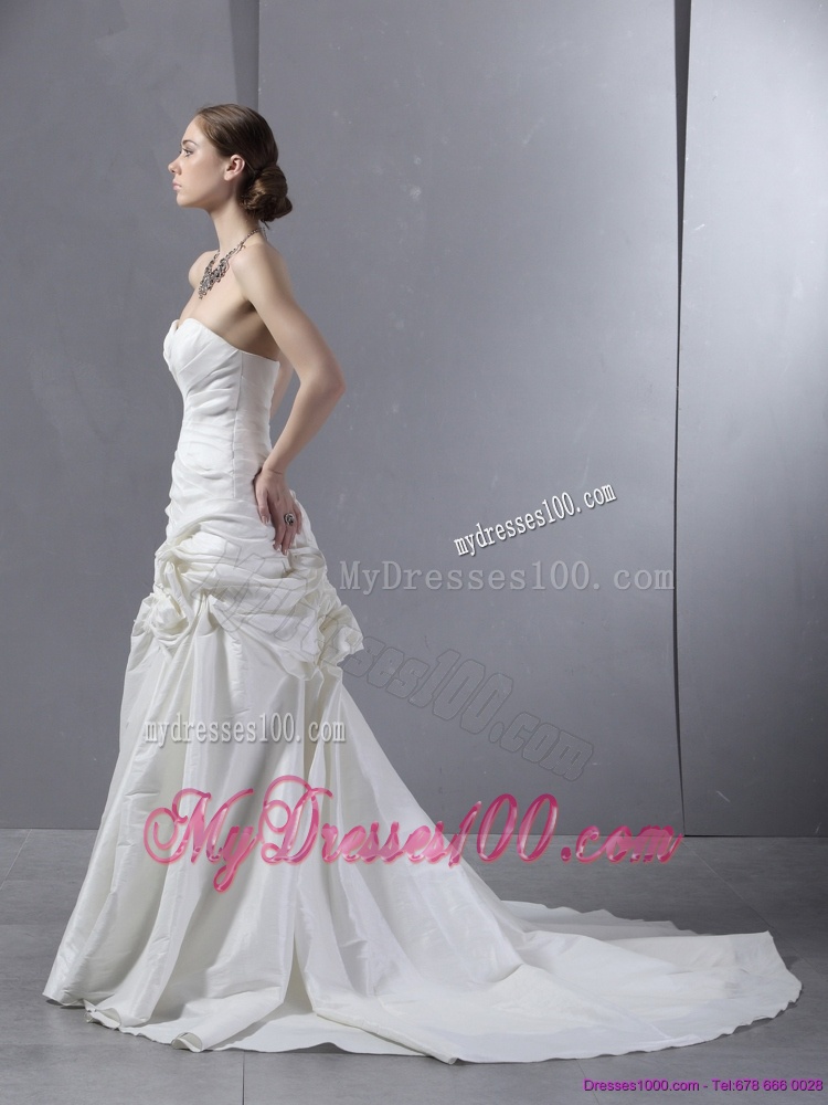 Ruffled Sweetheart Ruched White Wedding Dresses with Brush Train