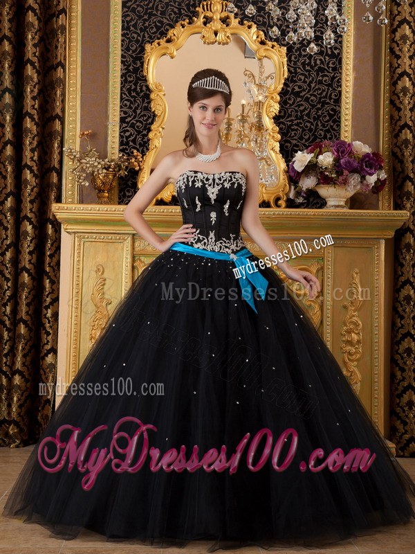 Dress for Sweet 15 in Black Strapless with Appliques and Sash
