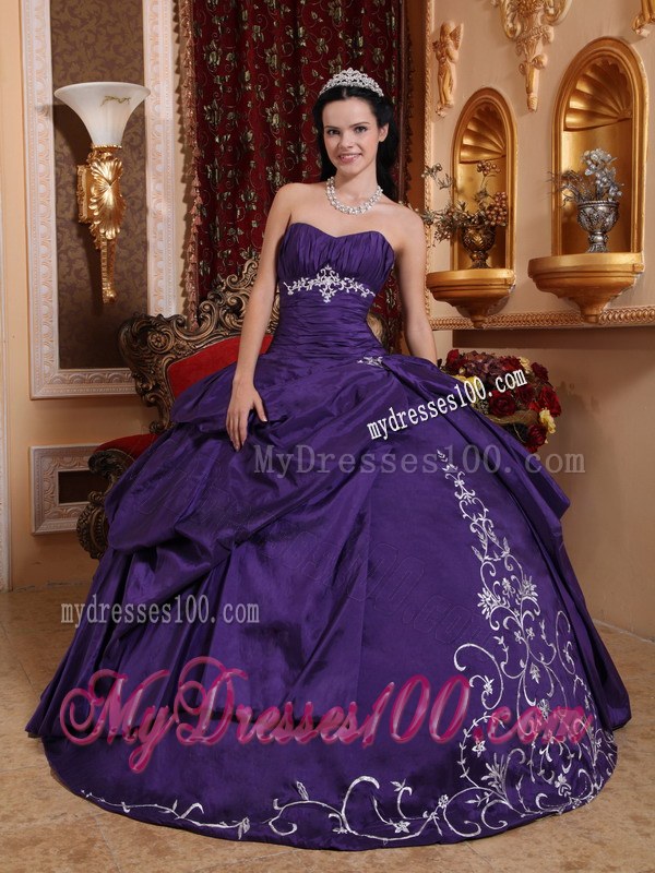 Purple Ball Gown Sweetheart Ruching Taffeta Embroidery Dress for Quince