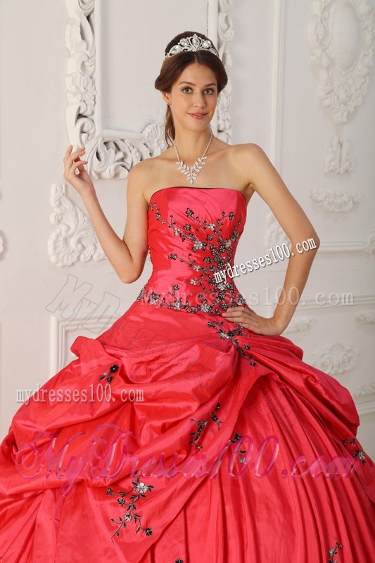 Taffeta Appliques Red Ball Gown Strapless Quinceanera Gowns