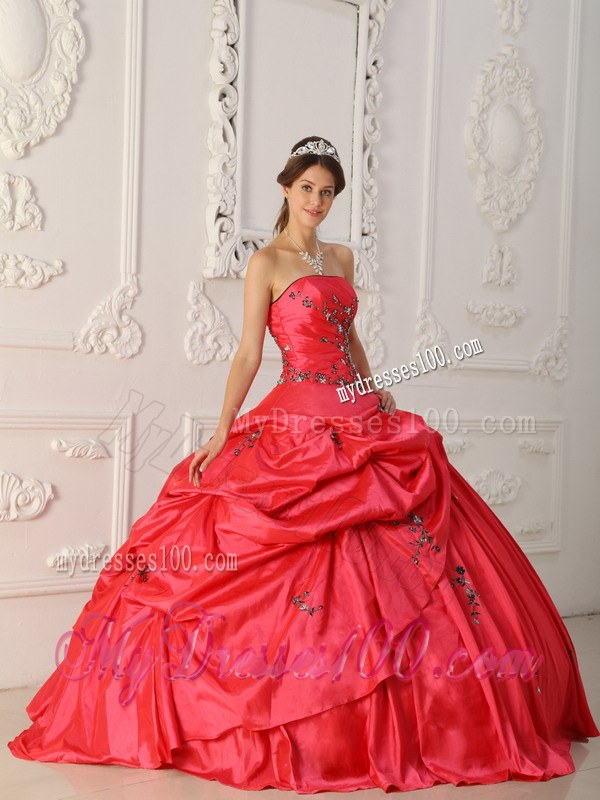 Taffeta Appliques Red Ball Gown Strapless Quinceanera Gowns