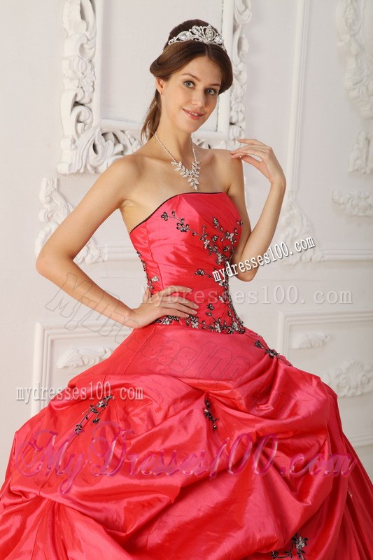 Taffeta Appliques Red Ball Gown Strapless Quinceanera Gowns