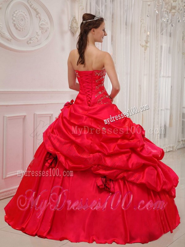 Red Taffeta Quinceanera Gowns with Beadings and Hand Flowers