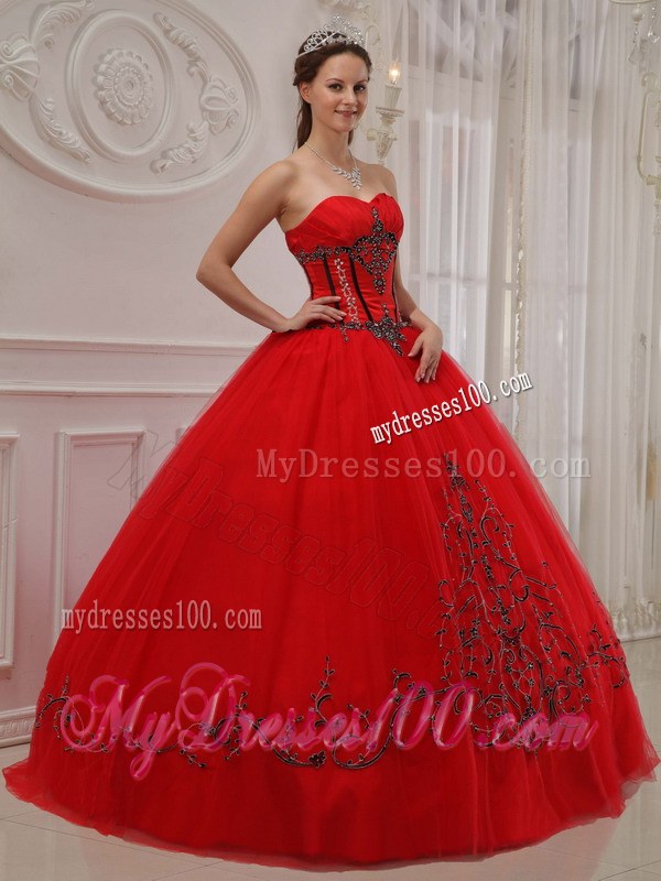 Sweetheart Red Tulle Quinceanera Dress with Beading and Appliques