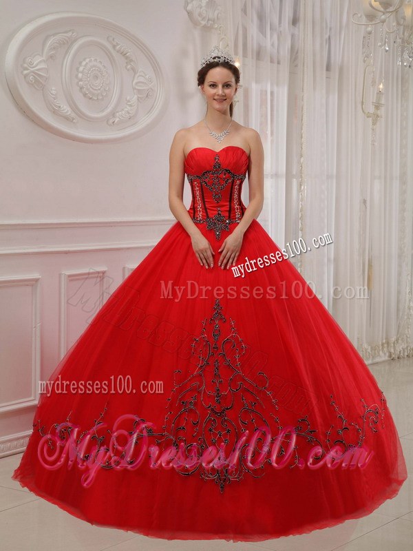 Sweetheart Red Tulle Quinceanera Dress with Beading and Appliques