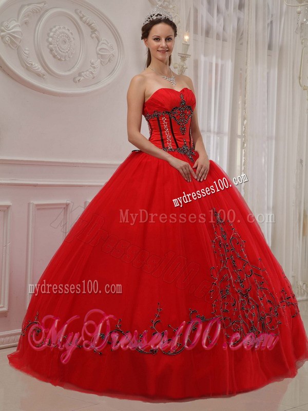 Sweetheart Red Tulle Quinceanera Dress with Beading and Appliques