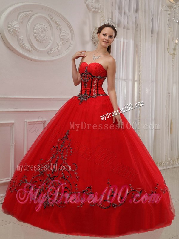 Sweetheart Red Tulle Quinceanera Dress with Beading and Appliques