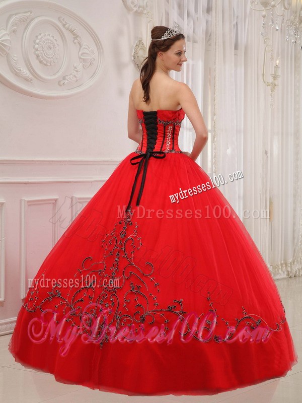 Sweetheart Red Tulle Quinceanera Dress with Beading and Appliques