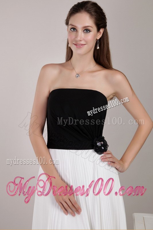 2013 Black and White Strapless Ruffles Dama Dresses For Quinceanera