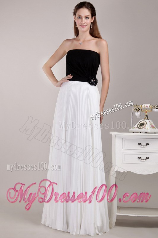 2013 Black and White Strapless Ruffles Dama Dresses For Quinceanera