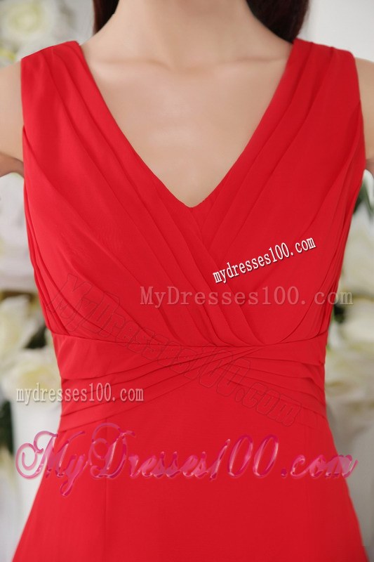Red Empire V-neck Knee-length Ruche Dama Dresses For Quinceanera