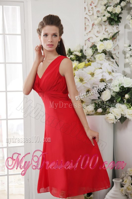 Red Empire V-neck Knee-length Ruche Dama Dresses For Quinceanera