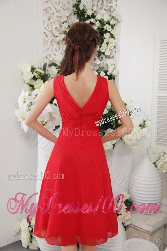 Red Empire V-neck Knee-length Ruche Dama Dresses For Quinceanera