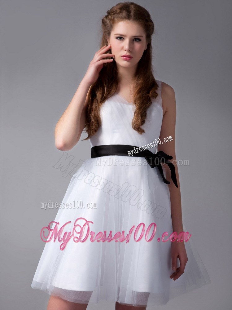 White V-neck Bow Dama Dresses For Quinceanera with Sash