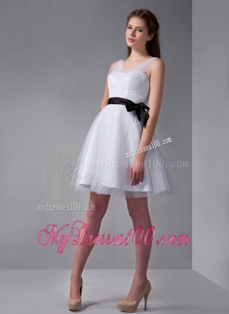 White V-neck Bow Dama Dresses For Quinceanera with Sash