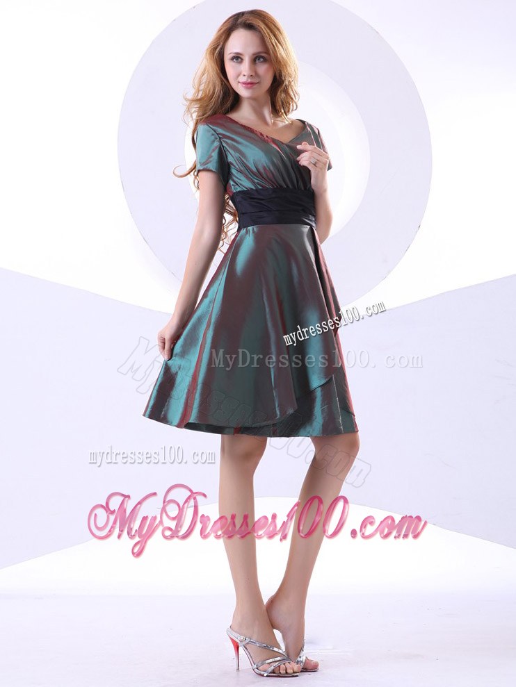 V-neck Knee-length Dama Dresses For Quinceanera with Short Sleeves