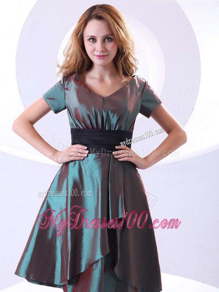 V-neck Knee-length Dama Dresses For Quinceanera with Short Sleeves
