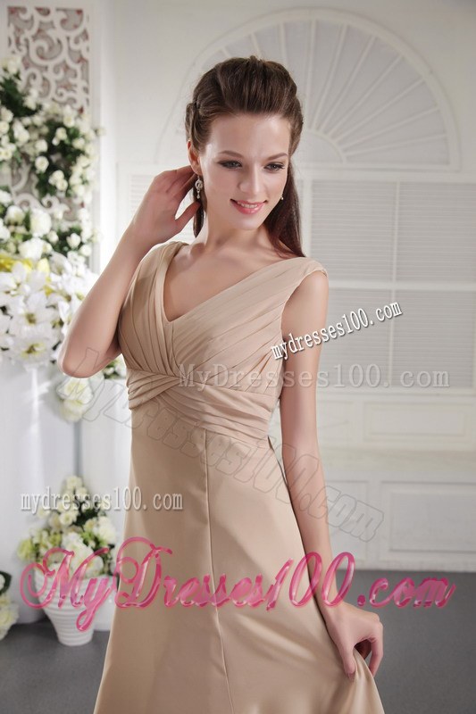 2013 Champagne Empire V-neck Pleat Dama Dresses For Quinceanera