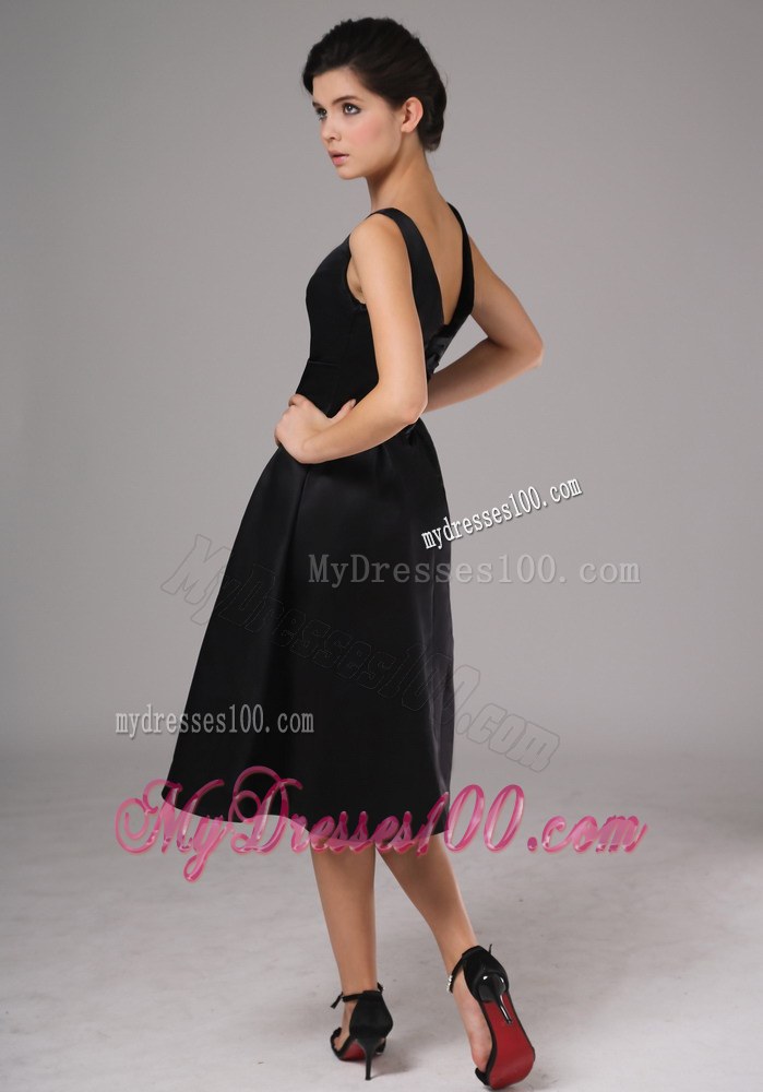 V-neck Black Knee-length Bridesmaid Dress With Straps