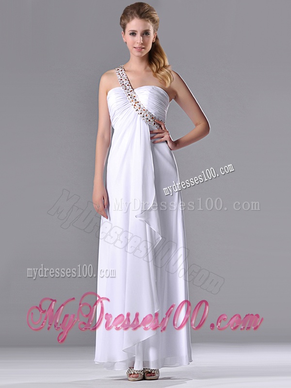Fashionable Empire One Shoulder Chiffon Side Zipper White Bridesmaid Dress with Beading